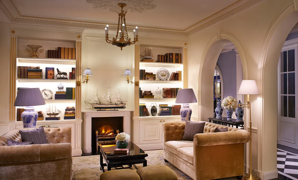 Club Lounge, library at The Ritz-Carlton Tianjin